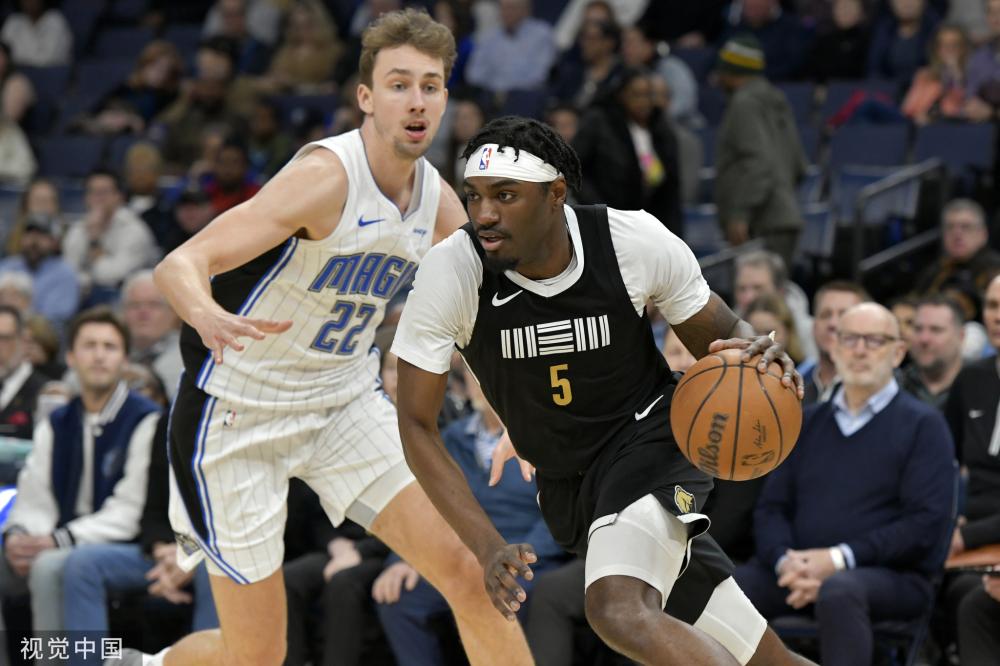 同时强调自 同时强调自