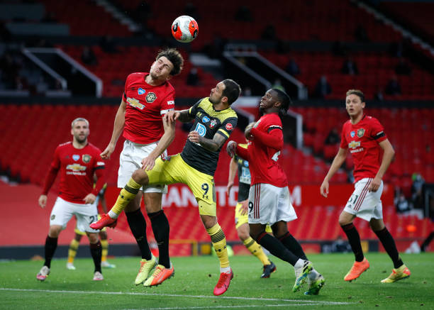 人不断前行 人不断前行